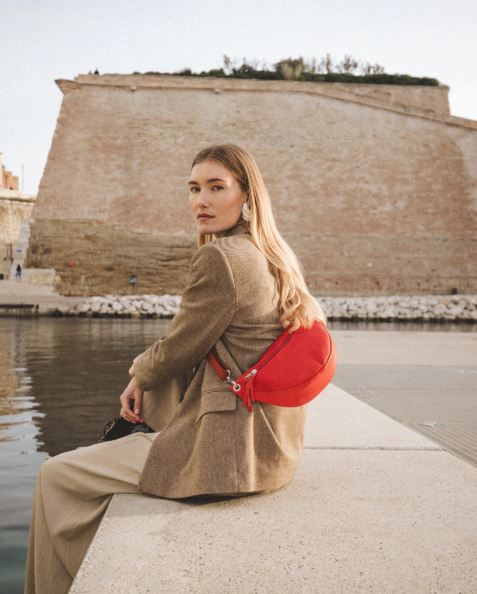 Sac banane Ateliers Fourès Atalante Medium orange — vue de dos