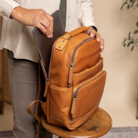 Sac à Dos Ordinateur The Chesterfield Brand en Cuir Austin Cognac
