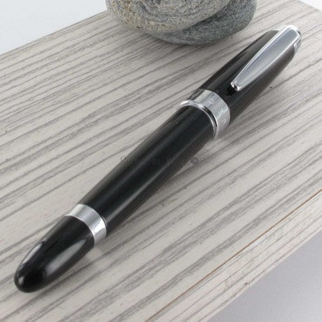 Stylo roller Hugo Boss Icon Noir — vue de face packaging cadeau