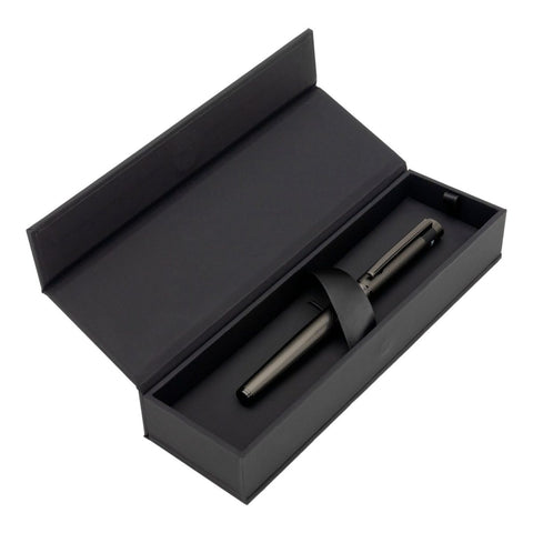 Stylo roller Hugo Boss Loop Diamond Gun — detail motif diamant et finition Gun Metal